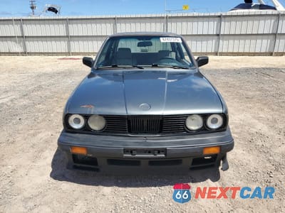 Piąte zdjęcie samochodu w środku: 1986 BMW 325 E VIN:WBAAB5407G9633572 - miniatura