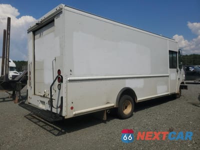 Trzecie zdjęcie samochodu z tyłu: 2021 FORD ECONOLINE E450 SUPER DUTY COMMERCIAL STRIPPED CHASSIS DELIVERY TRUCK OR VAN DELIVERY VAN VIN:1FC3E4KK0MDC17471 - miniatura