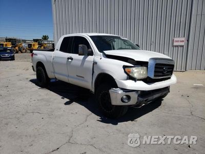 Czwarte zdjęcie samochodu z boku: 2008 TOYOTA TUNDRA SR5 VIN:5TFBV54138X032910 - miniatura