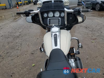 Zdjęcie 6 z 8 samochodu: 2014 HARLEY-DAVIDSON FLHXS STREET GLIDE SPECIAL VIN:1HD1KRM13EB640638 - miniatura