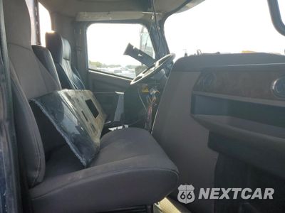 Piąte zdjęcie samochodu w środku: 2021 INTERNATIONAL HX620 VIN:3HTDTAPTXMN050421 - miniatura