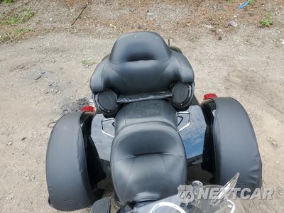 Piąte zdjęcie samochodu w środku: 2016 HARLEY-DAVIDSON FLHTCUTG TRI GLIDE ULTRA VIN:1HD1MAL18GB860065 - miniatura