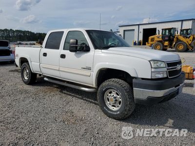 Czwarte zdjęcie samochodu z boku: 2006 CHEVROLET SILVERADO K2500 HEAVY DUTY VIN:1GCHK23D16F174656 - miniatura