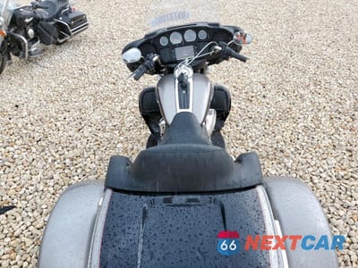 Zdjęcie 6 z 10 samochodu: 2017 HARLEY-DAVIDSON FLHTCUTG TRI GLIDE ULTRA VIN:1HD1MAD16HB859755 - miniatura