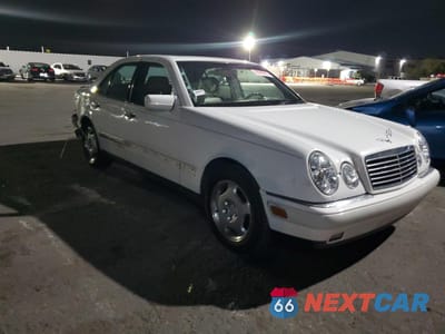 Czwarte zdjęcie samochodu z boku: 1997 MERCEDES-BENZ E 420 VIN:WDBJF72F2VA257190 - miniatura