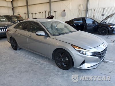 Czwarte zdjęcie samochodu z boku: 2021 HYUNDAI ELANTRA SEL VIN:5NPLM4AG7MH019979 - miniatura