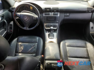 Zdjęcie 8 z 13 samochodu: 2005 MERCEDES-BENZ C 230K SPORT SEDAN VIN:WDBRF40J85F631460 - miniatura