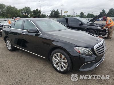 Czwarte zdjęcie samochodu z boku: 2018 MERCEDES-BENZ E 300 4MATIC VIN:WDDZF4KB5JA466875 - miniatura