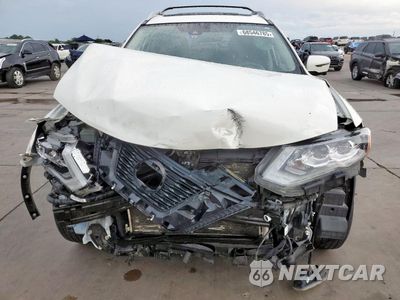 Piąte zdjęcie samochodu w środku: 2018 NISSAN ROGUE S VIN:JN8AT2MT5JW486187 - miniatura