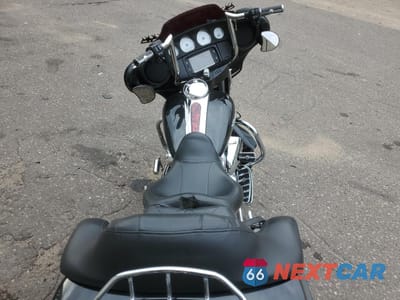 Zdjęcie 6 z 10 samochodu: 2018 HARLEY-DAVIDSON FLHX STREET GLIDE VIN:1HD1KBC14JB668273 - miniatura
