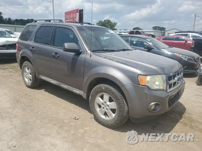Czwarte zdjęcie samochodu z boku: 2010 FORD ESCAPE XLT VIN:1FMCU0D71AKC94602 - miniatura
