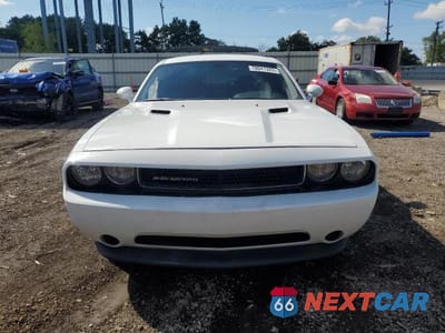 Piąte zdjęcie samochodu w środku: 2014 DODGE CHALLENGER SXT VIN:2C3CDYAG9EH126909 - miniatura