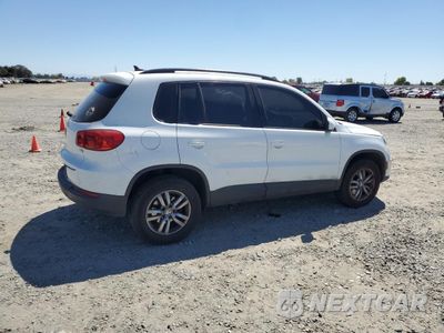 Trzecie zdjęcie samochodu z tyłu: 2017 VOLKSWAGEN TIGUAN S VIN:WVGAV7AX6HK011901 - miniatura