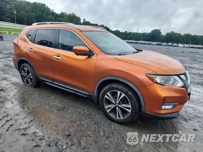 Czwarte zdjęcie samochodu z boku: 2017 NISSAN ROGUE S VIN:JN8AT2MV5HW279505 - miniatura