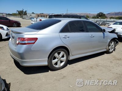 Trzecie zdjęcie samochodu z tyłu: 2010 TOYOTA CAMRY SE VIN:4T1BK3EK6AU102407 - miniatura