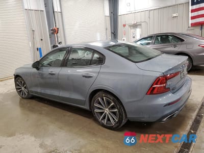 Drugie zdjęcie samochodu z przodu: 2022 VOLVO S60 B5 MOMENTUM VIN:7JRL12FZ9NG192384 - miniatura