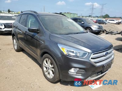 Czwarte zdjęcie samochodu z boku: 2018 FORD ESCAPE SE VIN:1FMCU0GD2JUD01448 - miniatura