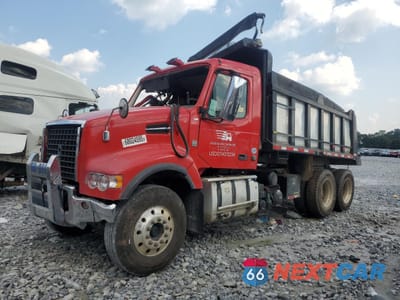 Drugie zdjęcie samochodu z przodu: 2018 VOLVO VHD DUMP TRUCK VIN:4V5KC9DH5JN894473 - miniatura