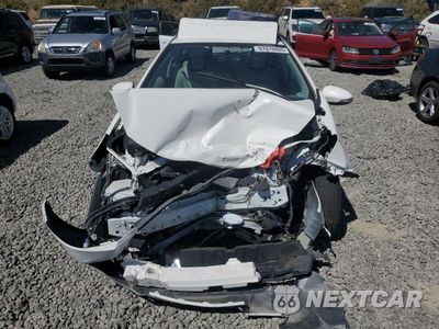 Piąte zdjęcie samochodu w środku: 2012 TOYOTA PRIUS C VIN:JTDKDTB31C1524620 - miniatura