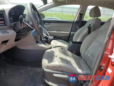 Zdjęcie 7 z 13 samochodu: 2017 HYUNDAI ELANTRA SE VIN:5NPD74LF8HH067142 - miniatura