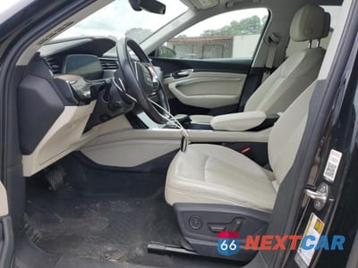 Zdjęcie 7 z 13 samochodu: 2019 AUDI E-TRON PREMIUM PLUS VIN:WA1LAAGE6KB008803 - miniatura