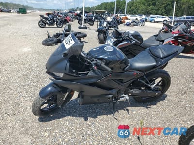 Trzecie zdjęcie samochodu z tyłu: 2023 YAMAHA YZFR3 A VIN:MH3RH18Y6PK009527 - miniatura