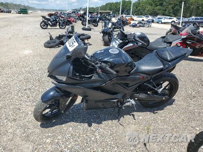 Trzecie zdjęcie samochodu z tyłu: 2023 YAMAHA YZFR3 A VIN:MH3RH18Y6PK009527 - miniatura