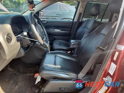 Zdjęcie 7 z 12 samochodu: 2014 JEEP COMPASS LATITUDE VIN:1C4NJCEA0ED680455 - miniatura