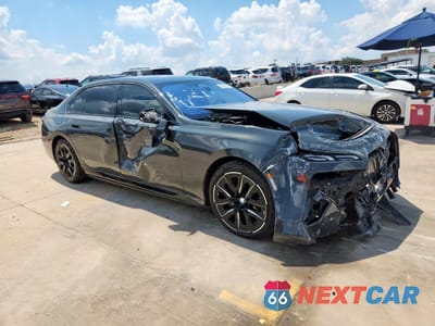Czwarte zdjęcie samochodu z boku: 2023 BMW I7 XDRIVE60 VIN:WBY53EJ03PCN79985 - miniatura