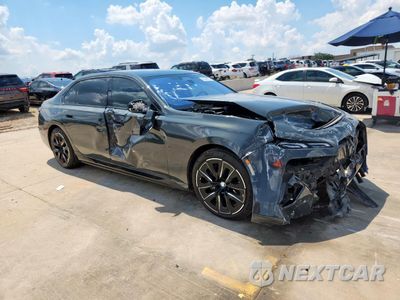 Czwarte zdjęcie samochodu z boku: 2023 BMW I7 XDRIVE60 VIN:WBY53EJ03PCN79985 - miniatura