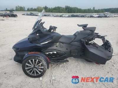 Trzecie zdjęcie samochodu z tyłu: 2022 CAN-AM SPYDER ROADSTER RT VIN:2BXNBDD25NV007033 - miniatura