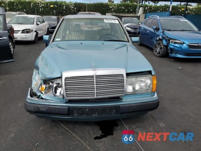Piąte zdjęcie samochodu w środku: 1992 MERCEDES-BENZ 300 E 2.6 VIN:WDBEA26D6NB615431 - miniatura