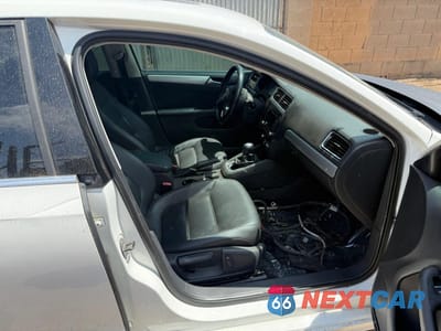 Piąte zdjęcie samochodu w środku: 2014 VOLKSWAGEN JETTA SE VIN:3VWD17AJ5EM376614 - miniatura