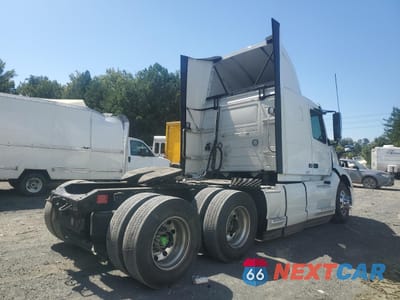Czwarte zdjęcie samochodu z boku: 2024 VOLVO VNL42T400 - TRUCKS SEMI TRUCK VIN:4V4NC9EJ8RN653926 - miniatura