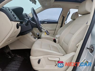 Zdjęcie 7 z 14 samochodu: 2010 VOLKSWAGEN TIGUAN S VIN:WVGAV7AX3AW513375 - miniatura