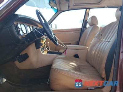 Zdjęcie 7 z 12 samochodu: 1986 JAGUAR XJ6 VIN:SAJJAVLN4GC453303 - miniatura