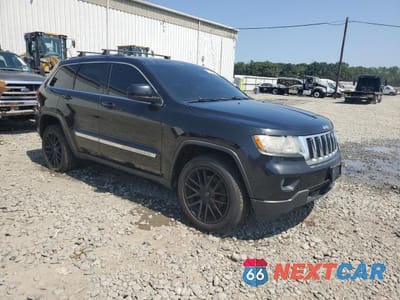 Czwarte zdjęcie samochodu z boku: 2013 JEEP GRAND CHEROKEE LAREDO VIN:1C4RJFAG4DC631115 - miniatura