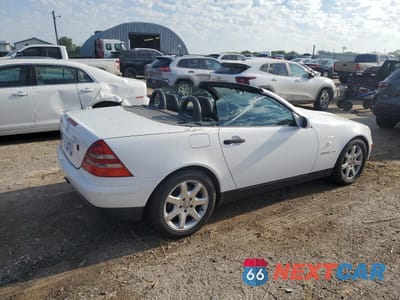 Trzecie zdjęcie samochodu z tyłu: 2000 MERCEDES-BENZ SLK 230 KOMPRESSOR VIN:WDBKK47F9YF149874 - miniatura