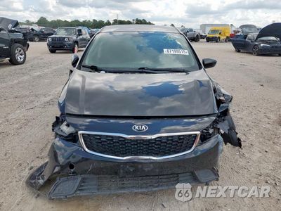Piąte zdjęcie samochodu w środku: 2018 KIA FORTE LX VIN:3KPFK4A79JE244939 - miniatura