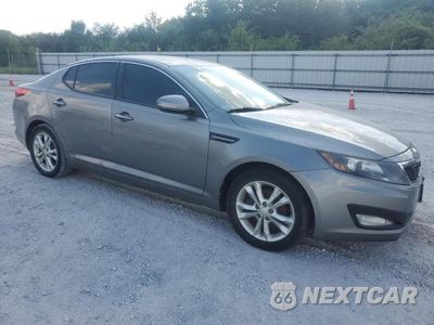Czwarte zdjęcie samochodu z boku: 2013 KIA OPTIMA LX VIN:5XXGM4A73DG205077 - miniatura