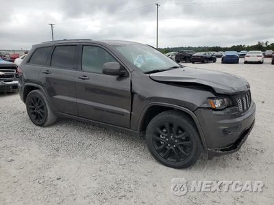 Czwarte zdjęcie samochodu z boku: 2019 JEEP GRAND CHEROKEE LAREDO VIN:1C4RJFAG5KC750448 - miniatura