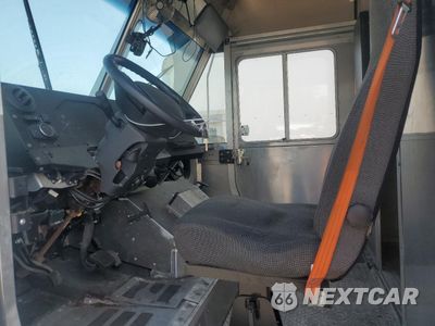 Piąte zdjęcie samochodu w środku: 2021 FORD F59 VIN:1F65F5KN4M0A17936 - miniatura