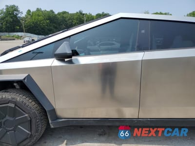 Zdjęcie 7 z 12 samochodu: 2024 TESLA CYBERTRUCK VIN:7G2CEHED4RA012413 - miniatura