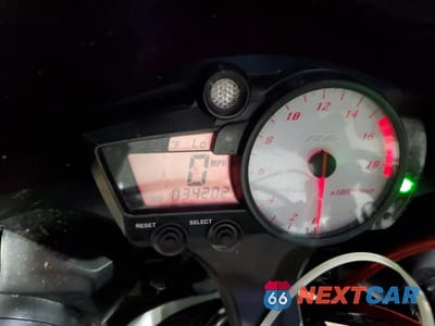 Zdjęcie 7 z 10 samochodu: 2005 YAMAHA YZFR6 L VIN:JYARJ06E65A025408 - miniatura