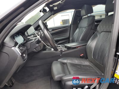 Zdjęcie 7 z 14 samochodu: 2018 BMW M550XI VIN:WBAJB9C50JB036218 - miniatura