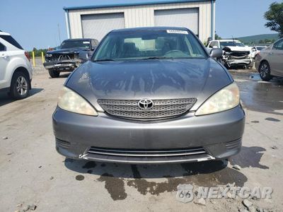 Piąte zdjęcie samochodu w środku: 2004 TOYOTA CAMRY LE VIN:4T1BE32K34U873536 - miniatura
