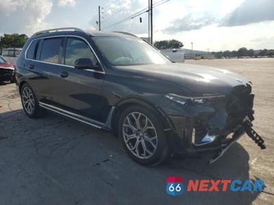 Czwarte zdjęcie samochodu z boku: 2021 BMW X7 XDRIVE40I VIN:5UXCW2C0XM9F32300 - miniatura