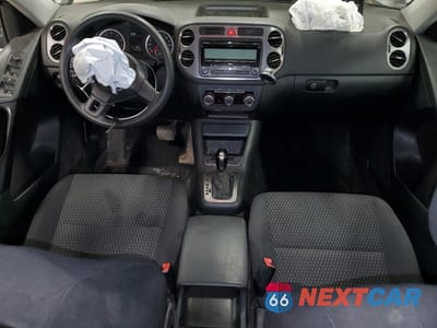 Zdjęcie 8 z 16 samochodu: 2011 VOLKSWAGEN TIGUAN S VIN:WVGBV7AX2BW502387 - miniatura