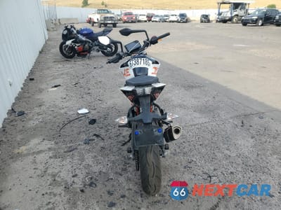 Czwarte zdjęcie samochodu z boku: 2018 KTM 390 DUKE VIN:MD2JPJ405JC253289 - miniatura