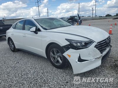 Czwarte zdjęcie samochodu z boku: 2022 HYUNDAI SONATA SE VIN:KMHL24JA8NA240111 - miniatura